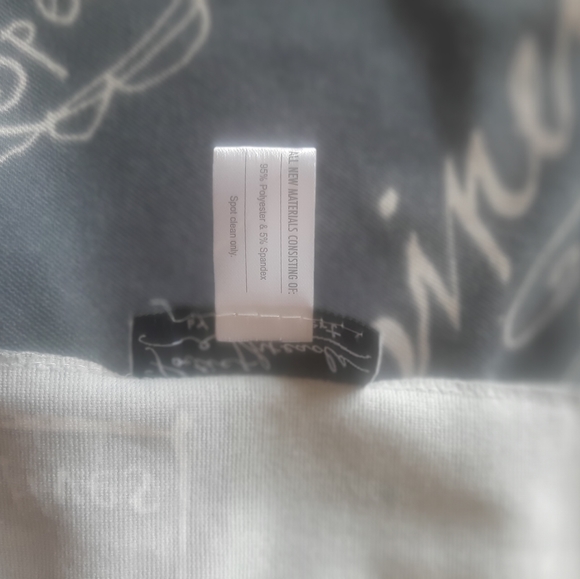 Poetic Threads Wrap - Picture 3 of 4